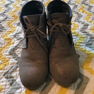 Tom’s Desert Wedges